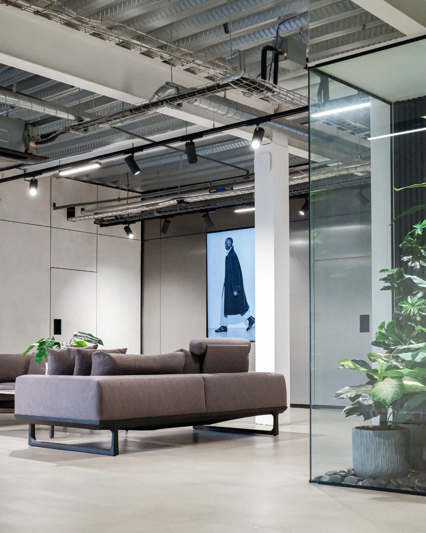 sub-page-HEAD OF OPERATIONS-image