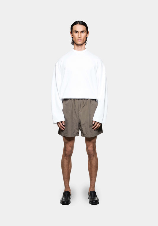 Men’s khaki shorts with relaxed oversized fit