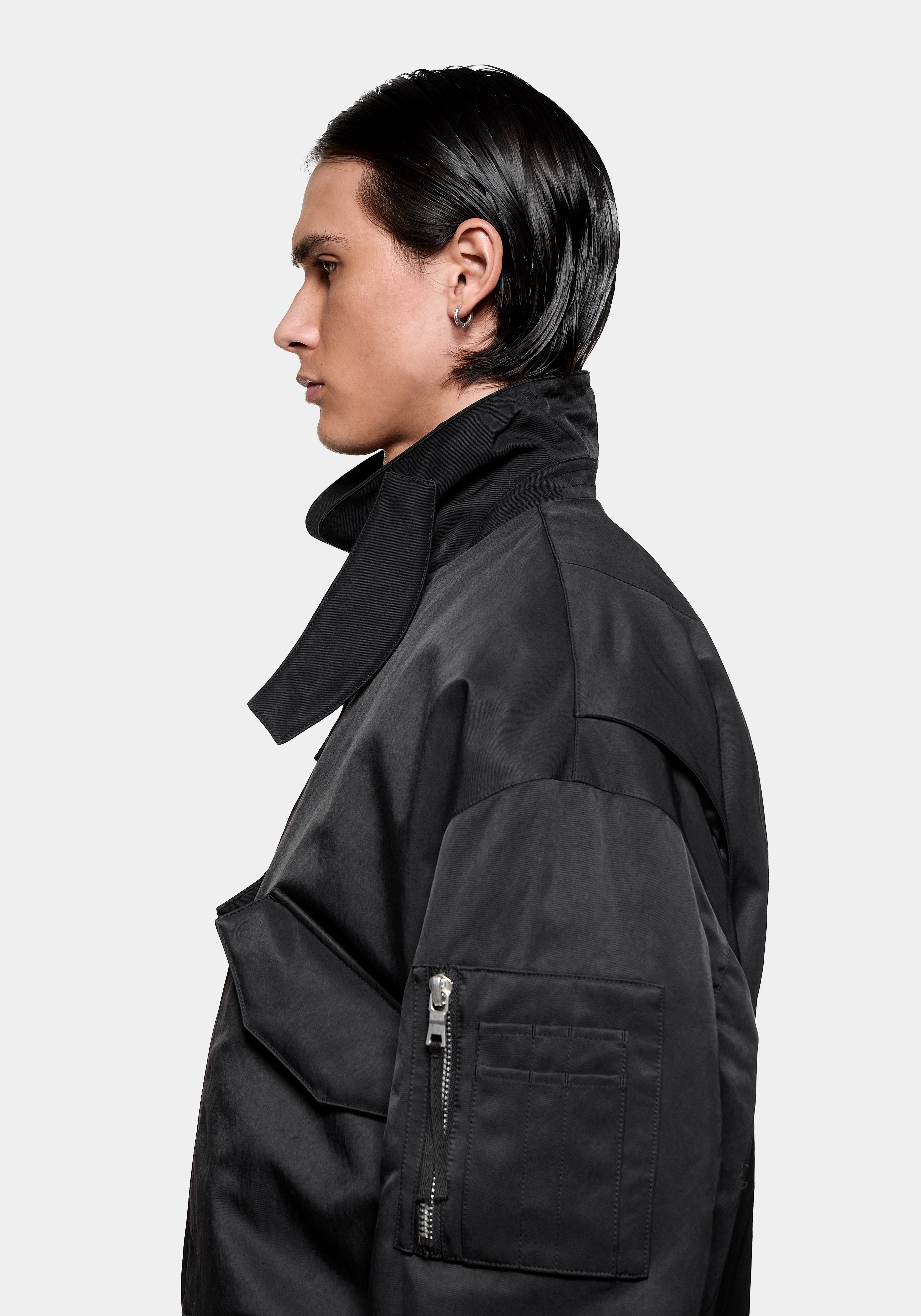 Side profile showing the sleeve pen pocket
