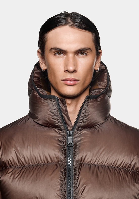 Close-up of the integrated hood, high collar and two-way Vislon zip