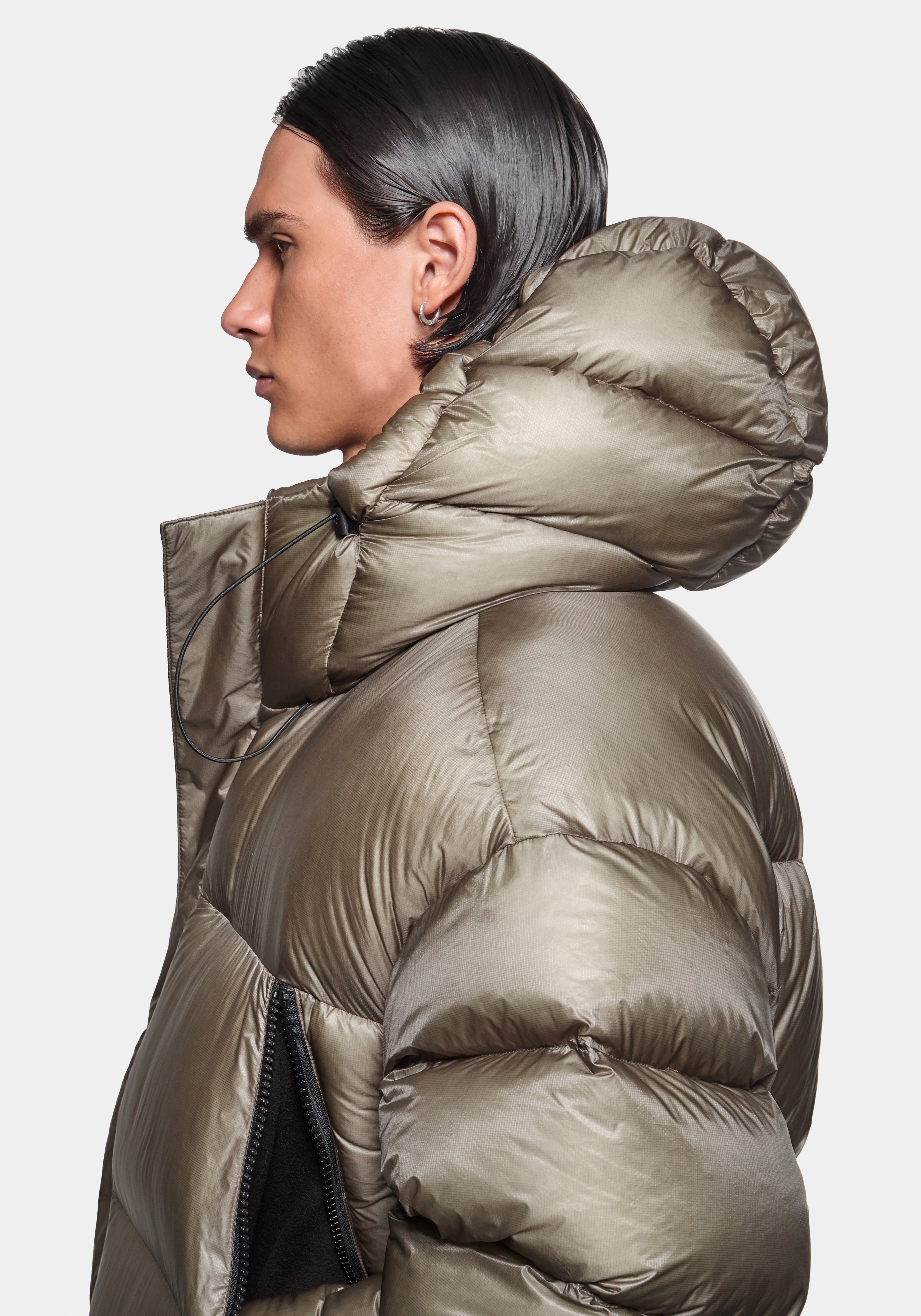 Close-up of the contrast exposed seam detail on the Apex Down Parka in Moss