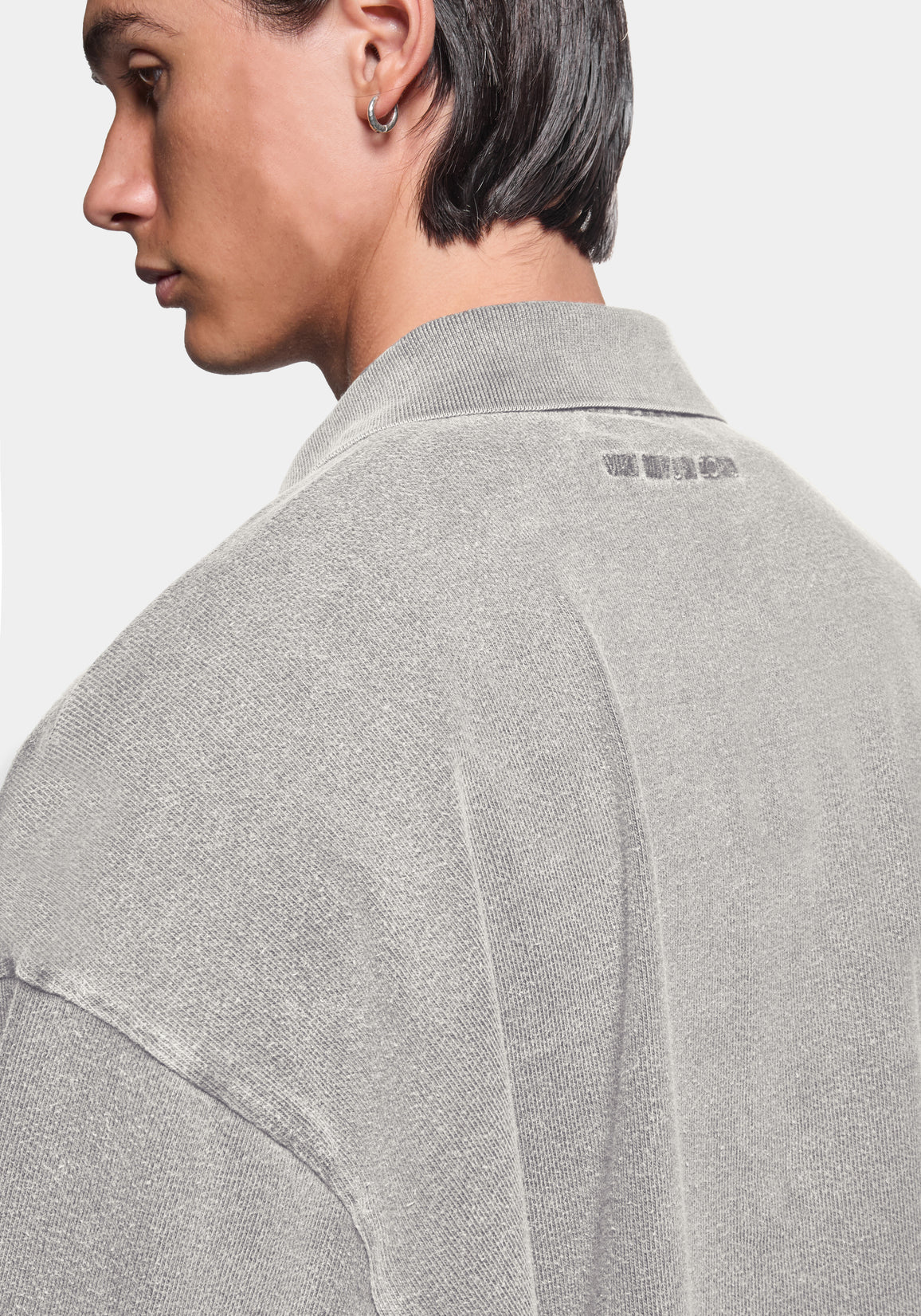 Side profile showing the small logo at the back of the collar
