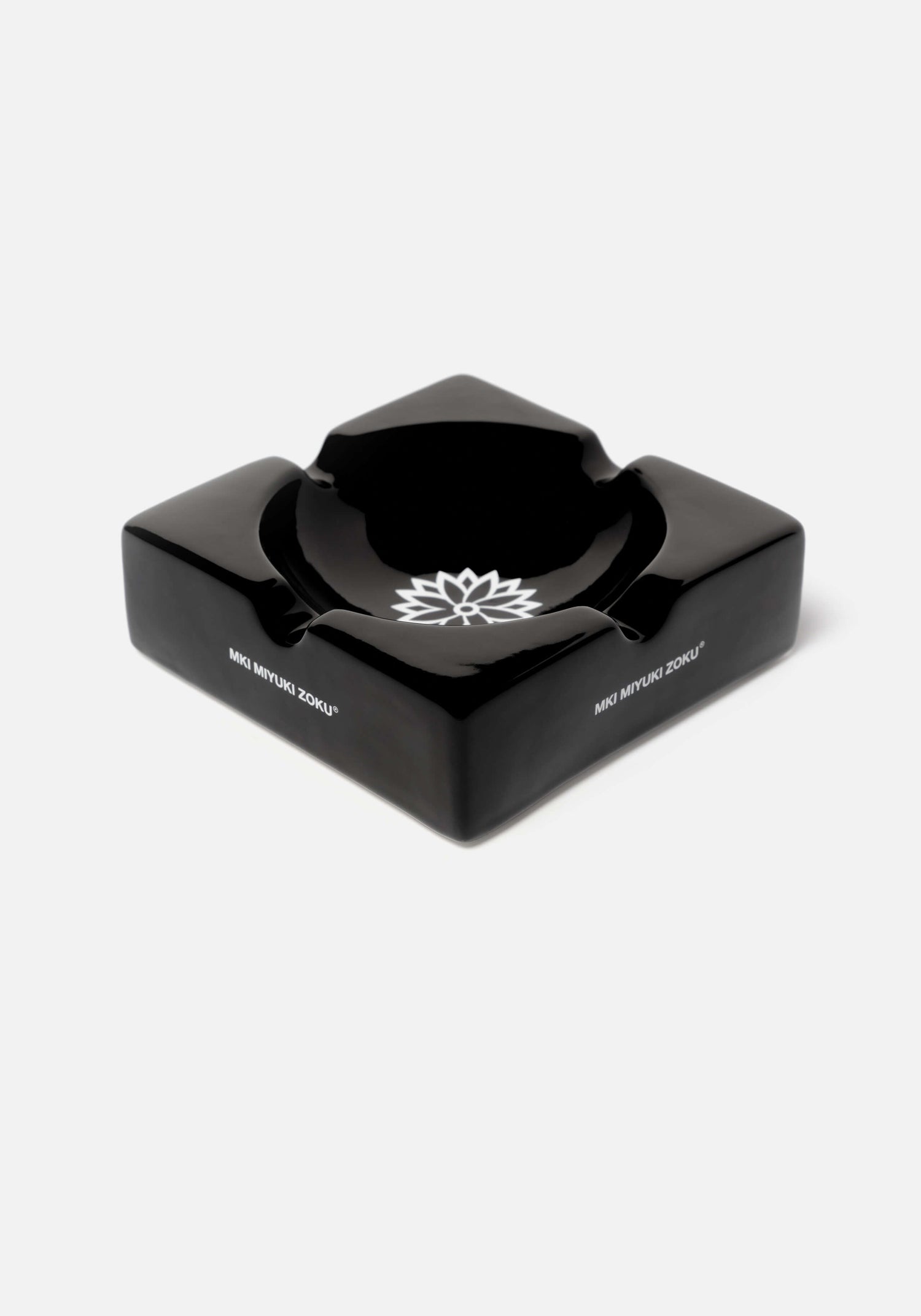 MKI BLACK CERAMIC ASHTRAY