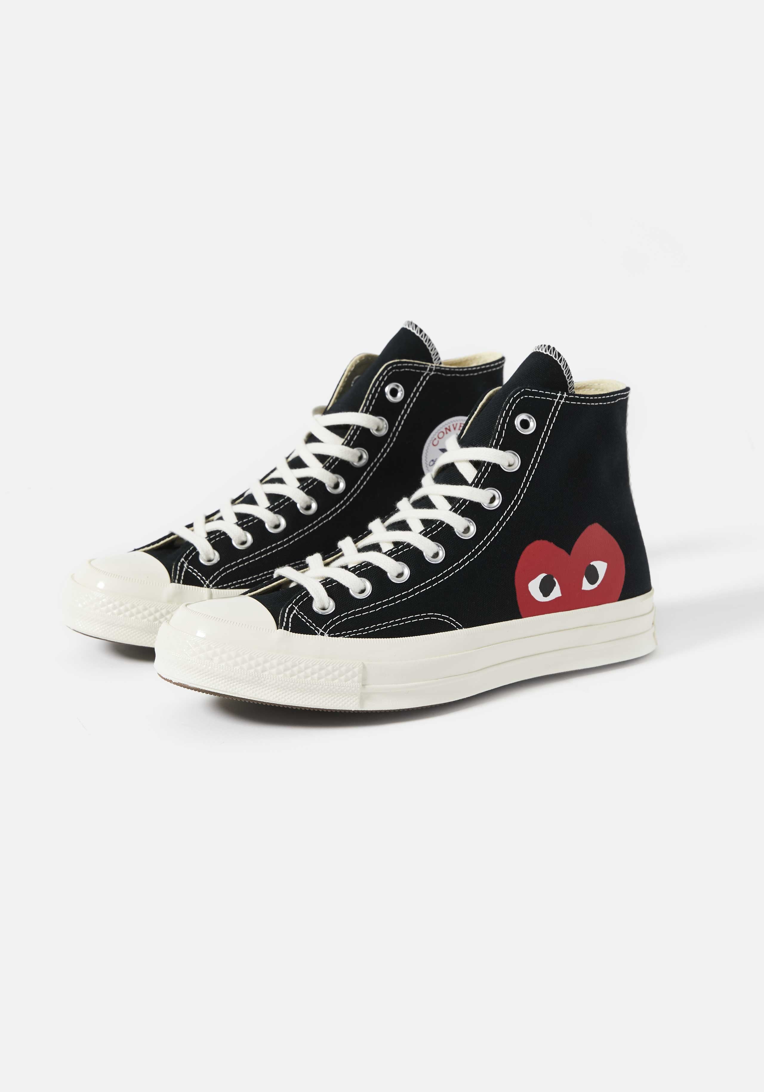 Black red best sale heart converse